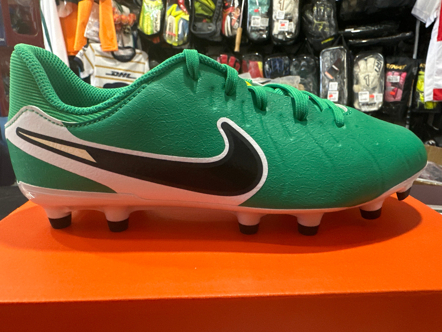 Nike Jr. Tiempo Legend 10 Academy LV8 outside