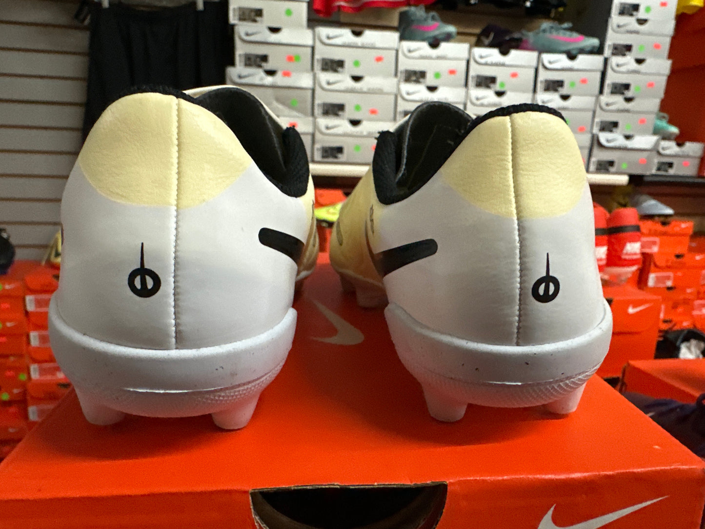 Kids Nike Jr. Tiempo Legend 10 Club MG / FG Youth Cleats – Lemonade/Metallic Gold