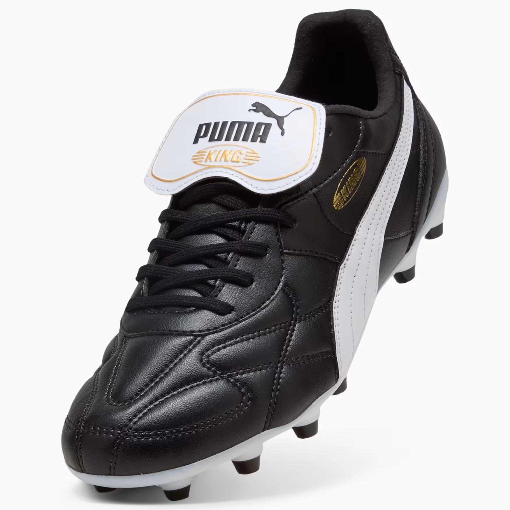 Angled dynamic view PUMA King Top FG/AG