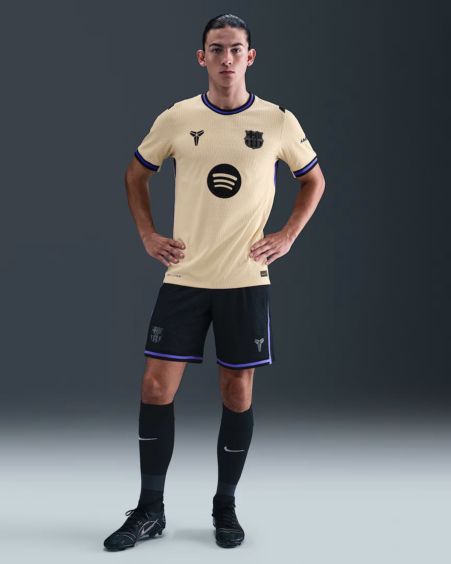 FC Barcelona 2025/26 Match Away
Men's Kobe Dri-FIT ADV Soccer Authentic Jersey