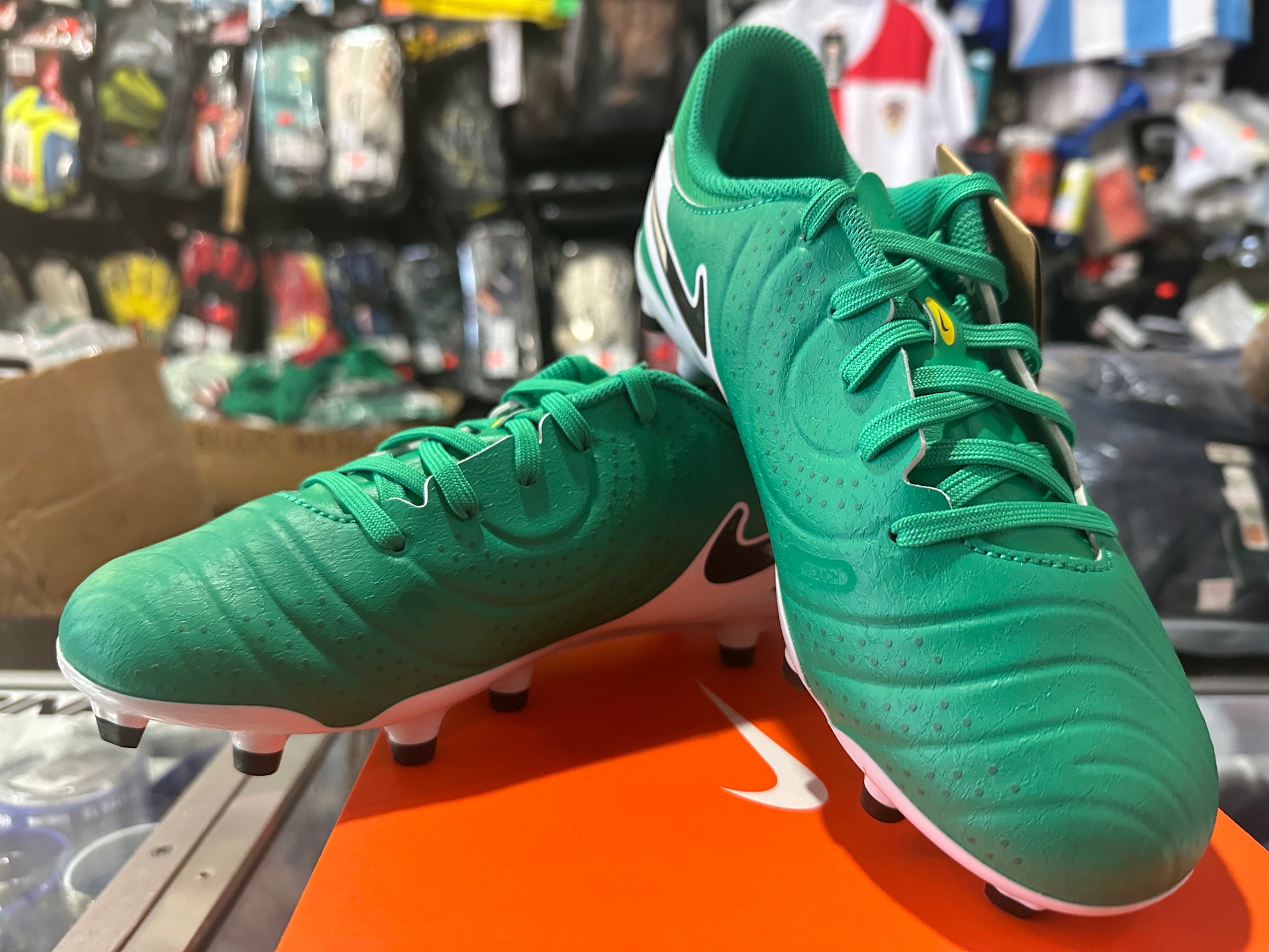 Nike Jr. Tiempo Legend 10 Academy LV8 showcase