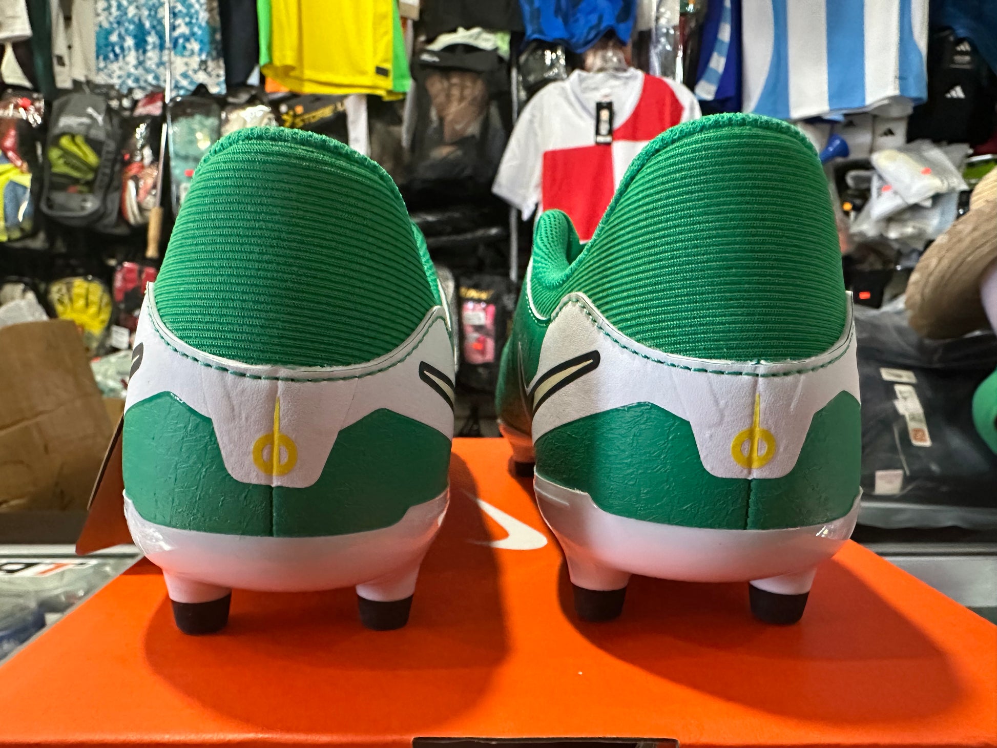 Nike Jr. Tiempo Legend 10 Academy LV8 back