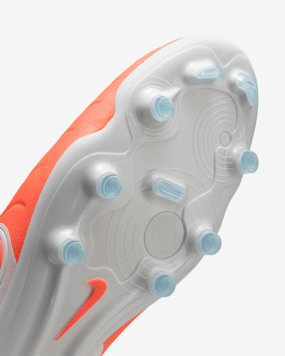 bottom front Nike Tiempo Legend 10 Pro